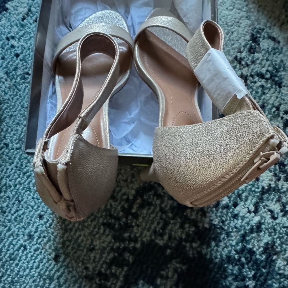 Style and Co Elegant Gold Women's Heels - Picture 2 of 4